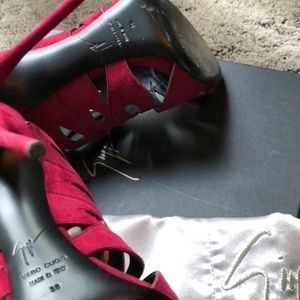 Giuseppe Zanotti Shoes - Giuseppe Zanotti Red Pumps Giuseppe Zanotti Shoes - Giuseppe Zanotti Red Pumps